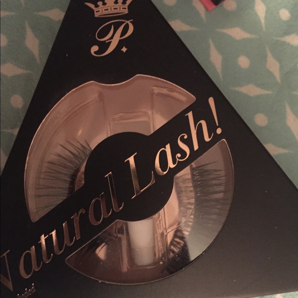 Lashes - Picture 5 of 6